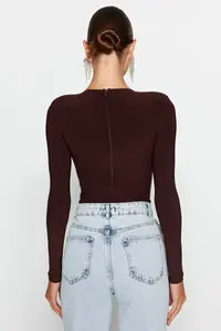 TRENDYOLMİLLA Brown Cut Out/Window Detailed Knitting Bodysuit .D.00001 - Image 6
