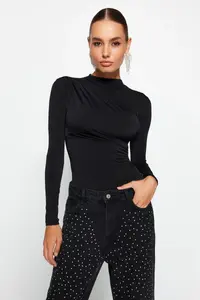 TRENDYOLMİLLA Black Fitted Collar Detailed Bodysuit .D.00008 - Image 3