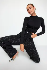 TRENDYOLMİLLA Black Fitted Collar Detailed Bodysuit .D.00008 - Image 4