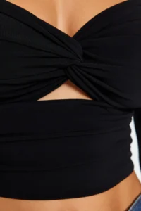 TRENDYOLMİLLA Black Cut Out/Window Detailed Knitting Blouse - Image 5