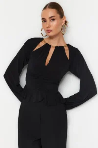 TRENDYOLMİLLA Black Window/Cut Out Detailed with accessories Knitting Blouse - Image 3