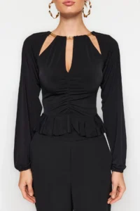 TRENDYOLMİLLA Black Window/Cut Out Detailed with accessories Knitting Blouse - Image 4