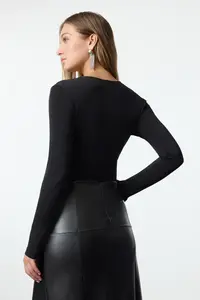 TRENDYOLMİLLA Black Knitting Lace Collar Detailed Bodysuit .D.00007 - Image 5
