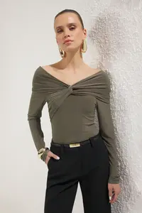 TRENDYOLMİLLA Khaki Asymmetric Yaka Knitting Bodysuit .D.00009