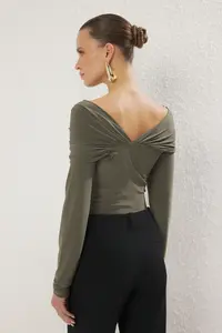 TRENDYOLMİLLA Khaki Asymmetric Yaka Knitting Bodysuit .D.00009 - Image 4