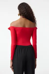 TRENDYOLMİLLA Red Rose Detailed Knitting Bodysuit .D.00015 - Image 5