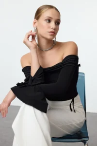 TRENDYOLMİLLA Black Carmen Collar Binding Detailed Spanish Arm Knitting Chic Blouse - Image 3