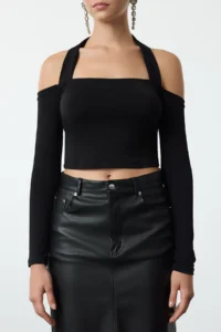 TRENDYOLMİLLA Black Square Neck Crop Knitting Blouse - Image 4
