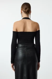 TRENDYOLMİLLA Black Square Neck Crop Knitting Blouse - Image 6