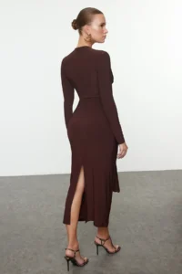 TRENDYOLMİLLA Brown Body-Fitting V-neck Knitting Chic Dress - Image 5