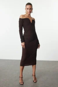TRENDYOLMİLLA Brown Body-Fitting Carmen Collar Knitting her dress