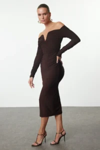 TRENDYOLMİLLA Brown Body-Fitting Carmen Collar Knitting her dress - Image 2