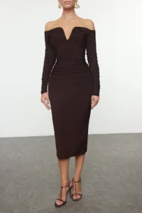 TRENDYOLMİLLA Brown Body-Fitting Carmen Collar Knitting her dress - Image 3