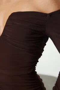 TRENDYOLMİLLA Brown Body-Fitting Carmen Collar Knitting her dress - Image 4