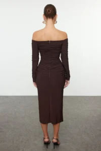 TRENDYOLMİLLA Brown Body-Fitting Carmen Collar Knitting her dress - Image 5