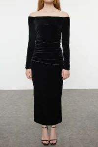 TRENDYOLMİLLA Black Bodycon Knitting Velvet Midi Evening Gown Gece Graduation Dress - Image 3