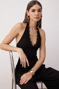 TRENDYOLMİLLA Black Plain V-neck Sleeveless Knitting Sandy Bodysuit .D.00007 - Image 4