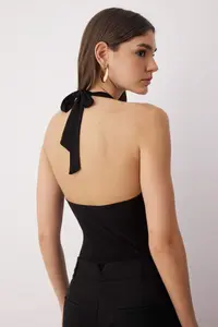 TRENDYOLMİLLA Black Plain V-neck Sleeveless Knitting Sandy Bodysuit .D.00007 - Image 6