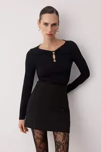 TRENDYOLMİLLA Black Gold Accessory Detailed Boat Neck Knitting Bodysuit .D.00014 - Image 2