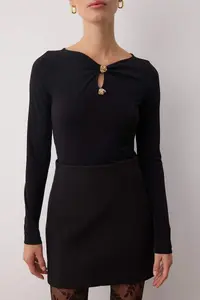 TRENDYOLMİLLA Black Gold Accessory Detailed Boat Neck Knitting Bodysuit .D.00014 - Image 4