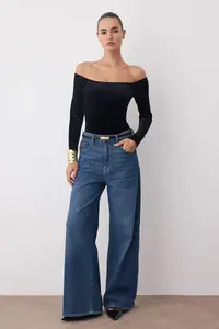 TRENDYOLMİLLA Black Carmen Collar Knitting Velvet Party Bodysuit .D.00015 - Image 2