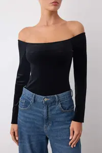 TRENDYOLMİLLA Black Carmen Collar Knitting Velvet Party Bodysuit .D.00015 - Image 3