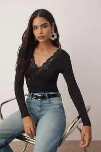 TRENDYOLMİLLA Black Lace striped V-neck Knitting Bodysuit .D.00018 - Image 2