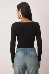 TRENDYOLMİLLA Black Lace striped V-neck Knitting Bodysuit .D.00018 - Image 4