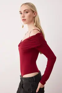 TRENDYOLMİLLA Burgundy Carmen Collar Knitting Bodysuit .D.00022 - Image 2