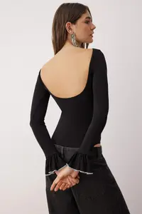 TRENDYOLMİLLA Black Boat Neck Knitting Bodysuit .D.00025 - Image 3