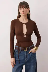 TRENDYOLMİLLA Brown Deep V-neck tied up Knitting Party Bodysuit .D.00028