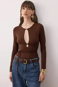TRENDYOLMİLLA Brown Deep V-neck tied up Knitting Party Bodysuit .D.00028 - Image 2