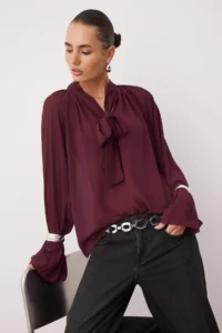 TRENDYOLMİLLA Koyu Burgundy Barbell Neck Unlined Transparan Weaving Party Blouse - Image 2