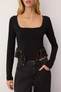 TRENDYOLMİLLA Black Square Neck Lace Garnili Knitting Party Blouse - Image 3