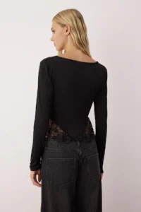 TRENDYOLMİLLA Black Square Neck Lace Garnili Knitting Party Blouse - Image 4