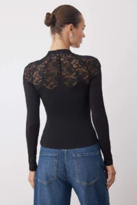 TRENDYOLMİLLA Black Dog collar Lace Detailed Knitting Party Blouse - Image 4