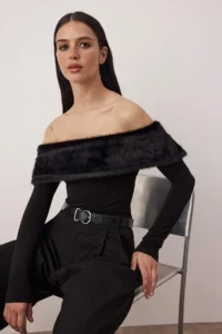 TRENDYOLMİLLA Black Faux Fur Carmen Collar Knitting Party Blouse