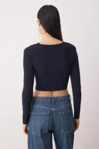 TRENDYOLMİLLA Navy Blue Hair Clip Detailed V-neck LONG Knitting Sandy Party Blouse - Image 4