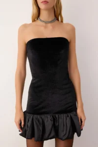 TRENDYOLMİLLA Black Satin Balloon Skirt Detailed Velvet Strapless Dress - Image 4