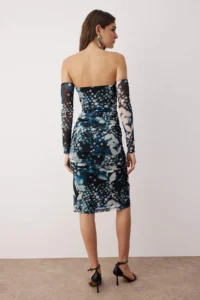 TRENDYOLMİLLA Multicolored Patterned Fitted Carmen Collar Lined Tulle Midi Dress - Image 4