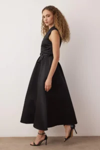 TRENDYOLMİLLA Black Plain Arched Skirt V-neck Satin Maxi Chic/Evening Dress - Image 2