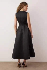 TRENDYOLMİLLA Black Plain Arched Skirt V-neck Satin Maxi Chic/Evening Dress - Image 4
