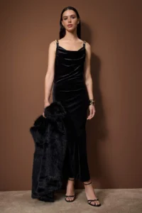 TRENDYOLMİLLA Black Accessory Detailed Knitting Velvet Maxi Unlined Dress - Image 2
