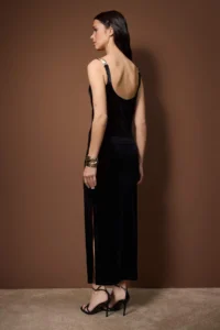 TRENDYOLMİLLA Black Accessory Detailed Knitting Velvet Maxi Unlined Dress - Image 7