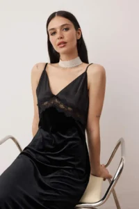 TRENDYOLMİLLA Black Velvet Satin and Lace Detailed her dress - Image 3