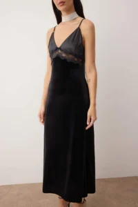 TRENDYOLMİLLA Black Velvet Satin and Lace Detailed her dress - Image 4