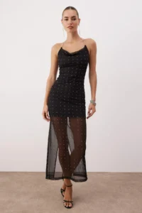 TRENDYOLMİLLA Black Plain Stone Printed V-neck Tulle Maxi Lined her dress - Image 2