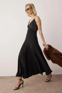 TRENDYOLMİLLA Black Knitting Satin Detailed Maxi Unlined Chic/Evening Dress - Image 2
