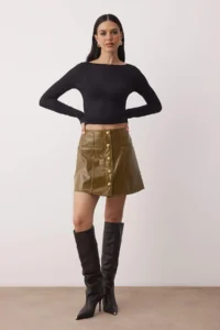 TRENDYOLMİLLA Oil Green Patent Leather Gold buttoned Mini Party Skirt - Image 2