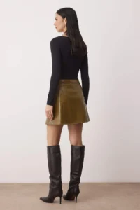 TRENDYOLMİLLA Oil Green Patent Leather Gold buttoned Mini Party Skirt - Image 4